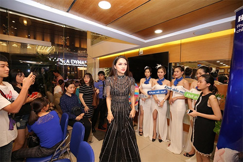 Hoa hậu Hương Giang: “Thay đổi để thấy đời đẹp và ý nghĩa hơn” ảnh 1